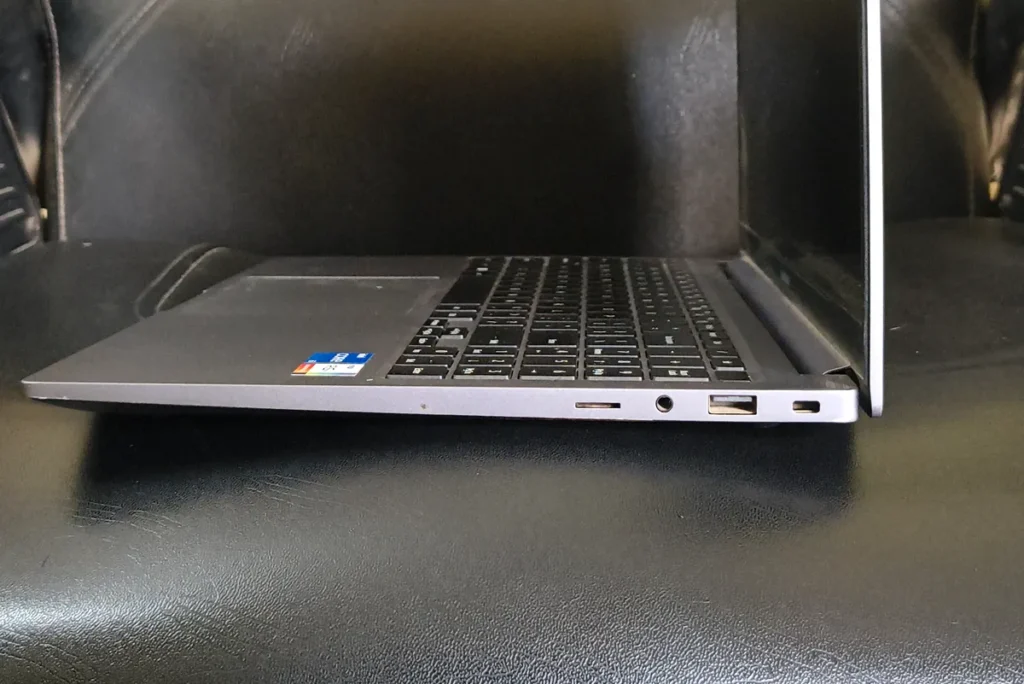 Galaxy Book4 Metal right side ports microSD headphone jack USB-A