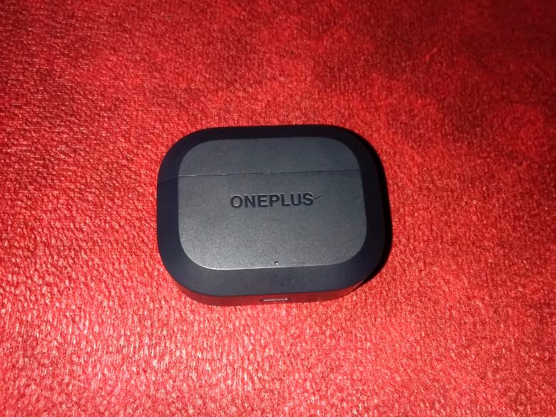 OnePlus Nord Buds 3r review charging case design