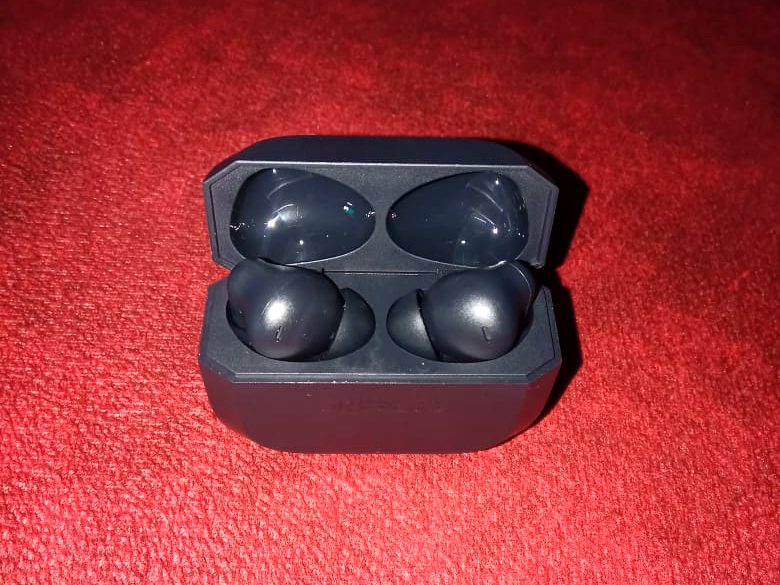 Nord Buds 3r charging case with earbuds