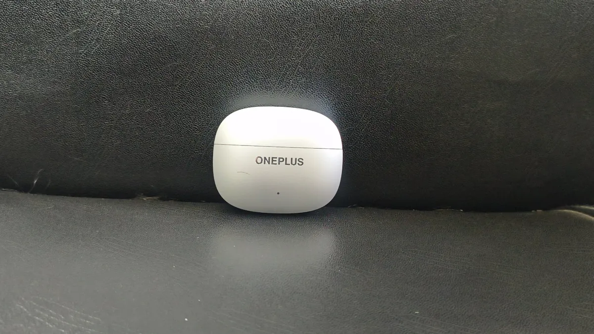 OnePlus Nord Buds 4 Pro review – charging case front with status light