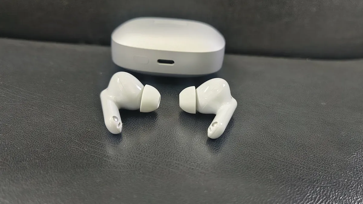 Nord Buds 4 Pro case USB-C port and pairing button with earbuds